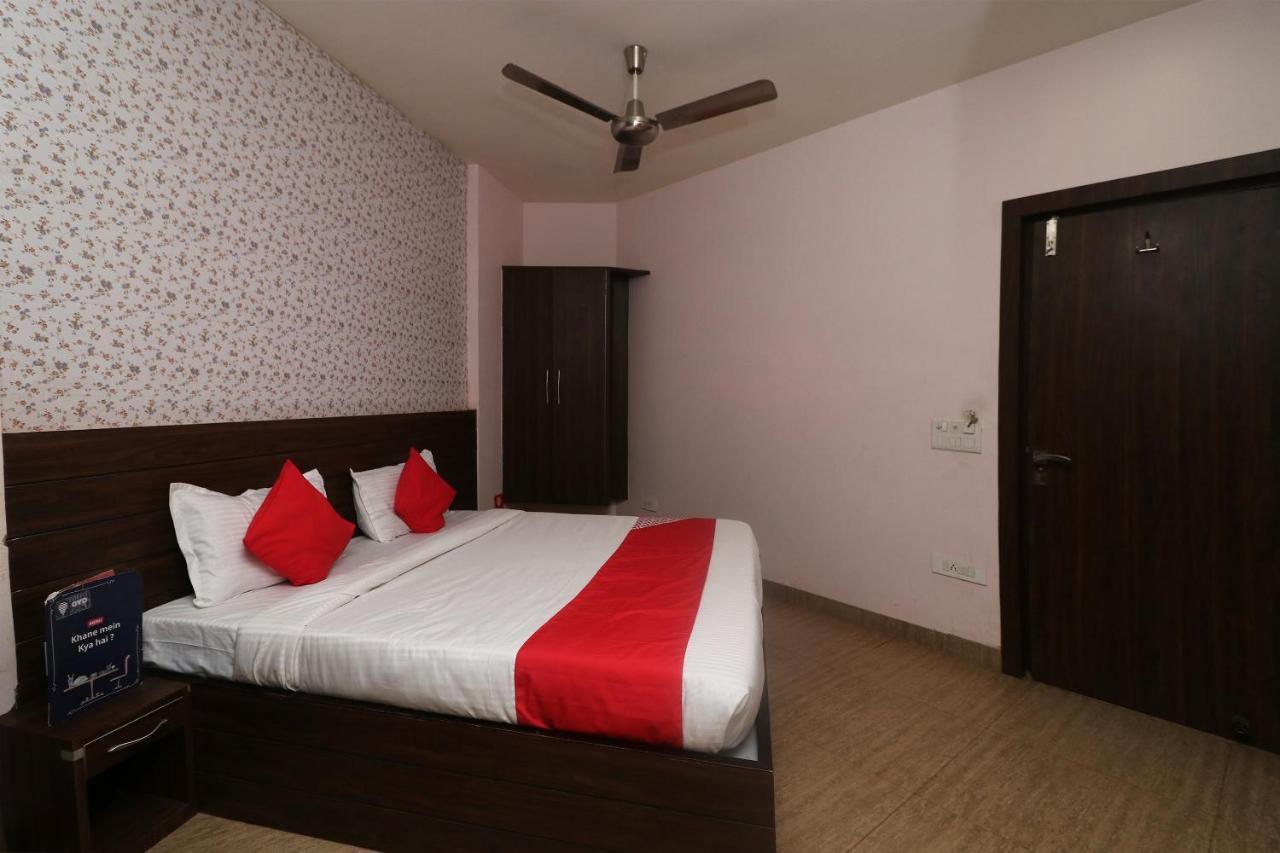 Oyo 22826 Hotel Sheltear & Resturant Агра Экстерьер фото