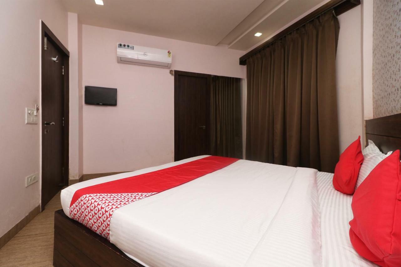 Oyo 22826 Hotel Sheltear & Resturant Агра Экстерьер фото
